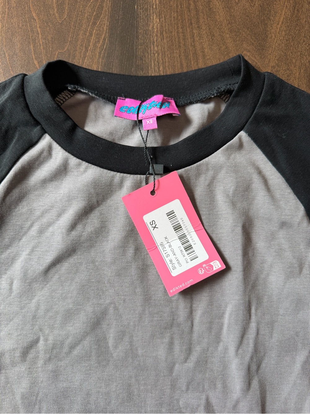 Edikted Raglan Top - Picture 2 of 4